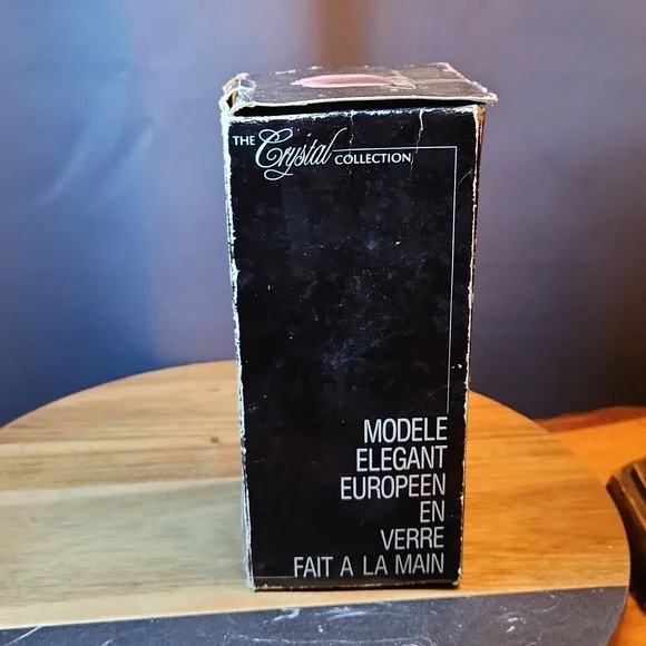 The Crystal Collection 7 in Glass Vase w/ Swirl Pattern design in box Not Used - Picture 7 of 7